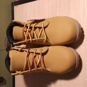 New Children's Boots Size 2: Wonder Nation